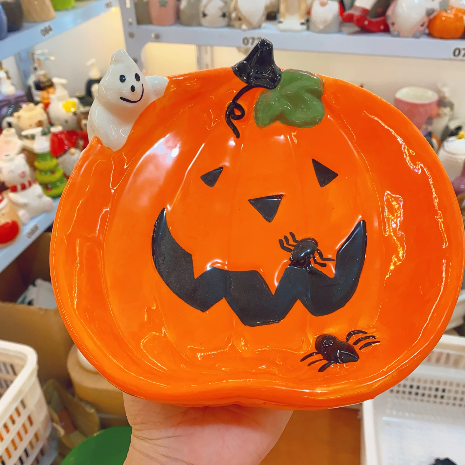 

Creative ceramic ornaments Halloween ceramic hand painted pumpkin ghost bat plate צלחות קרמיקה לתליה медитация