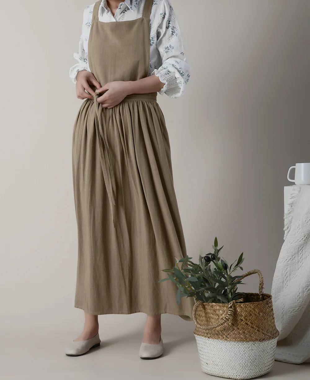 Elegant Cotton Linen Aprons for Woman Chef Work Apron for Grill Restaurant Bar Shop Cafes Beauty Nails Studios Uniform Kitchen