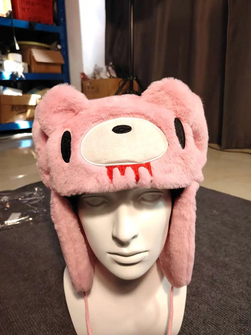 Cappello invernale con paraorecchie ricamato a forma di cartone animato con cotone antivento a doppio strato e pile corallo caldo