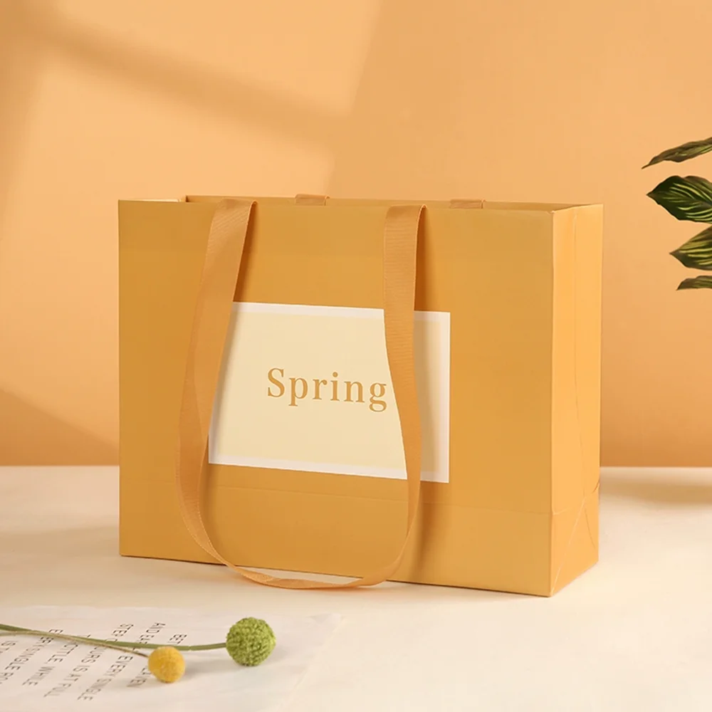 

500pcs/Lot Wholesale Custom Logo Printed Clothing Chrismas Wedding Gifts Sweets Packaging Paper Bag with Ribbon Handle For Women