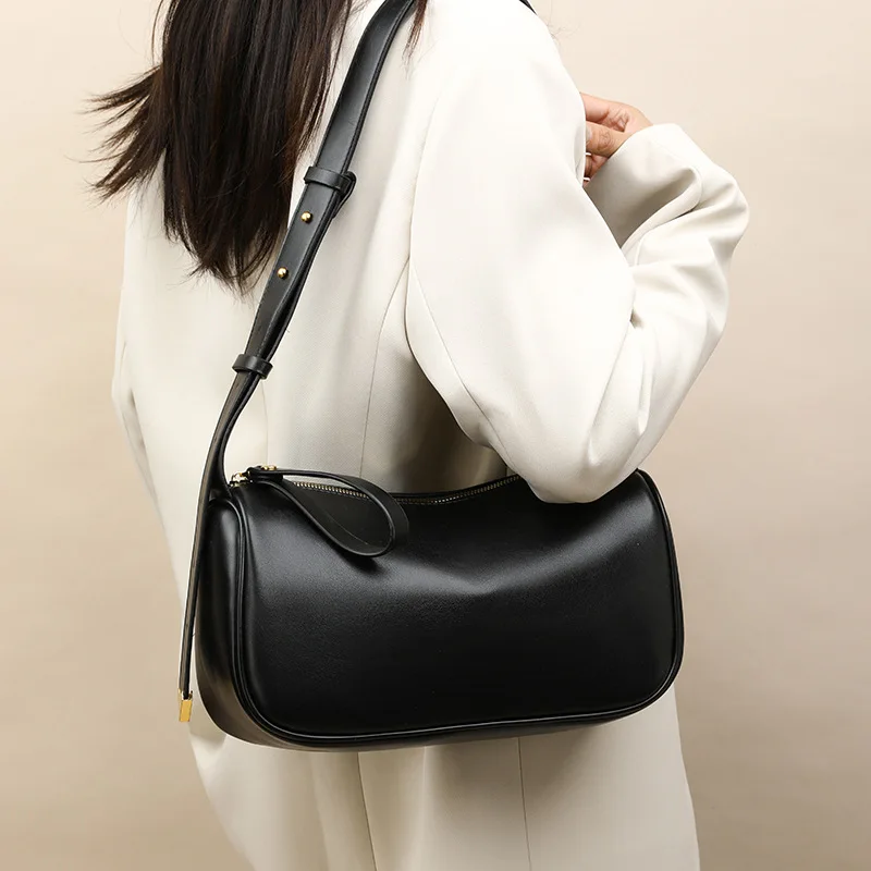 Fashionable and trendy solid-color handbag, simple and new small square bag, stylish and high-quality single-shoulder armpit bag