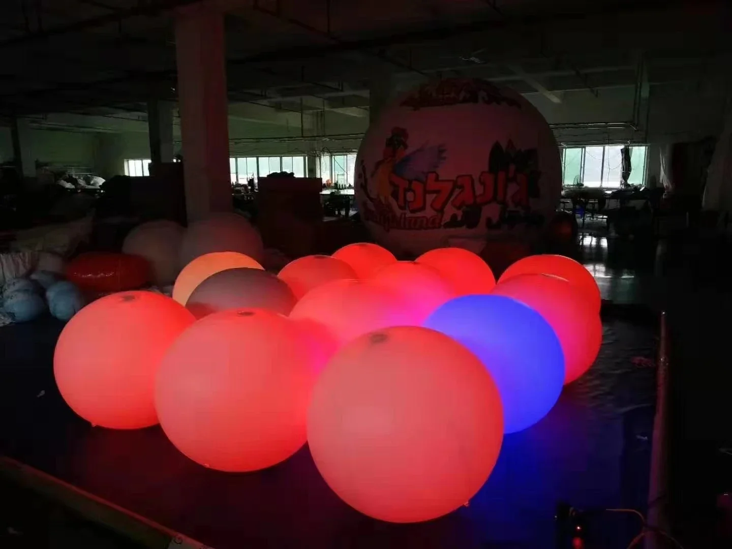 2024 Hot Sale Giant Inflatable Pvc Ball With Led Lights Airtight Balloon Floating Sphere With Pump For Party Club Bar Decoration