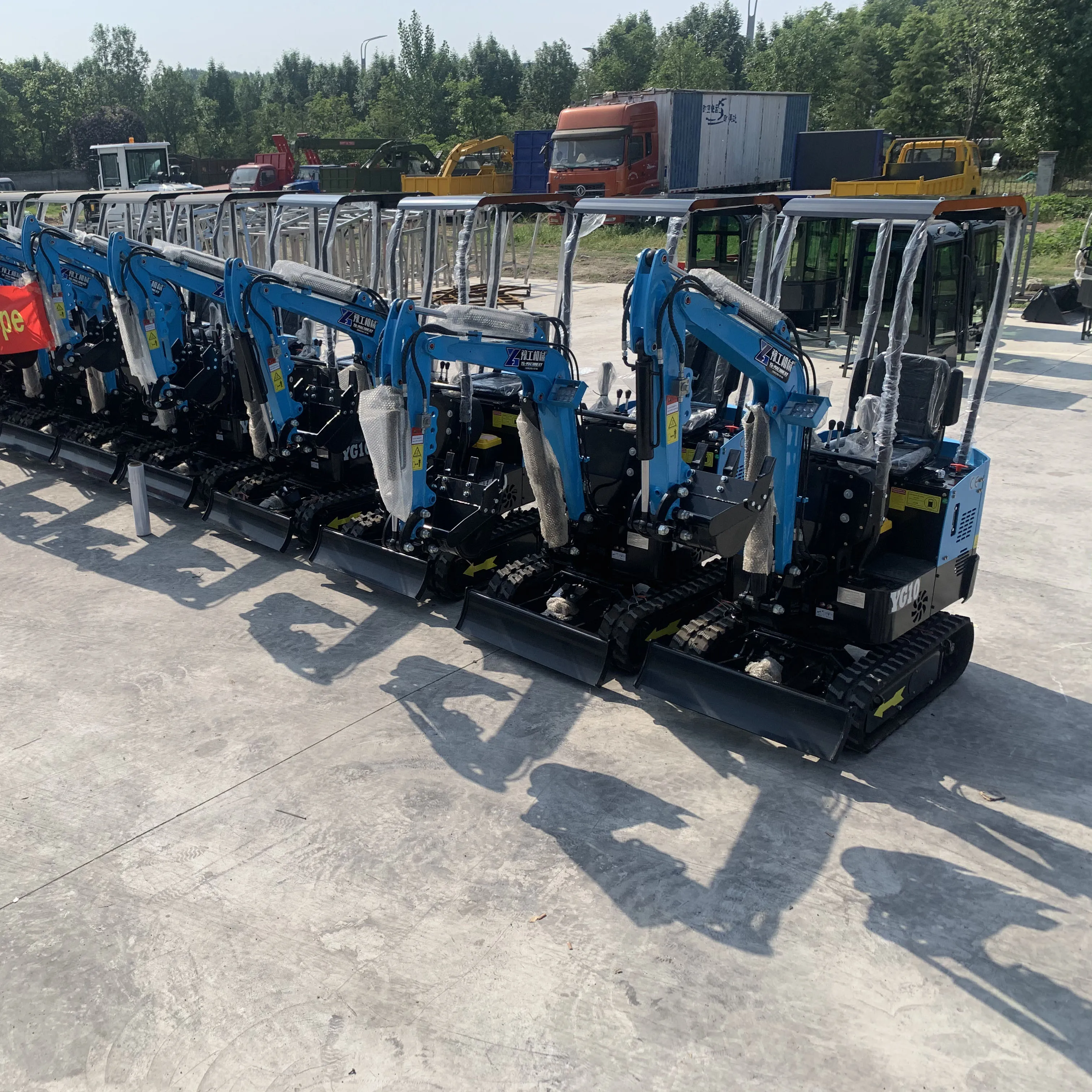 Fast Delivery High Quality 1.8 Ton Mini Excavator for Sale Compact   Crawler Tractor Walking   New  12HP