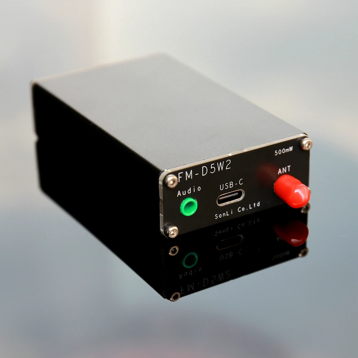 2-kilometer FM transmitter digital display 0.5W 500mW stereo 76-108M