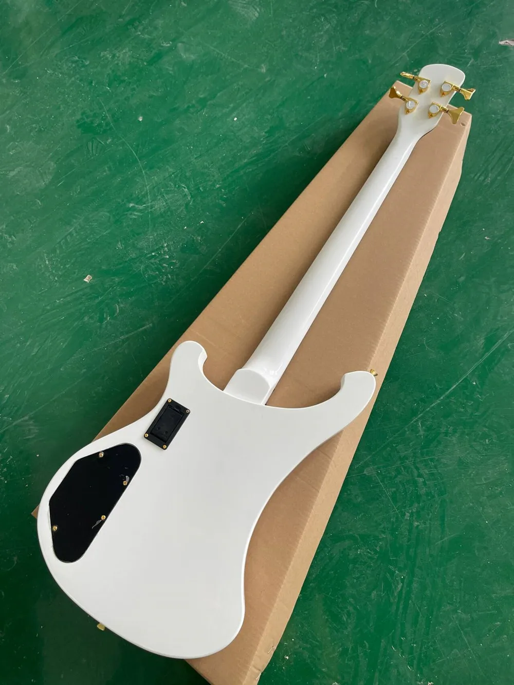 White 4 Strings Electric Bass Guitar with Rosewood Fingerboard, Gold Hardware, Provide Customized Service view 5