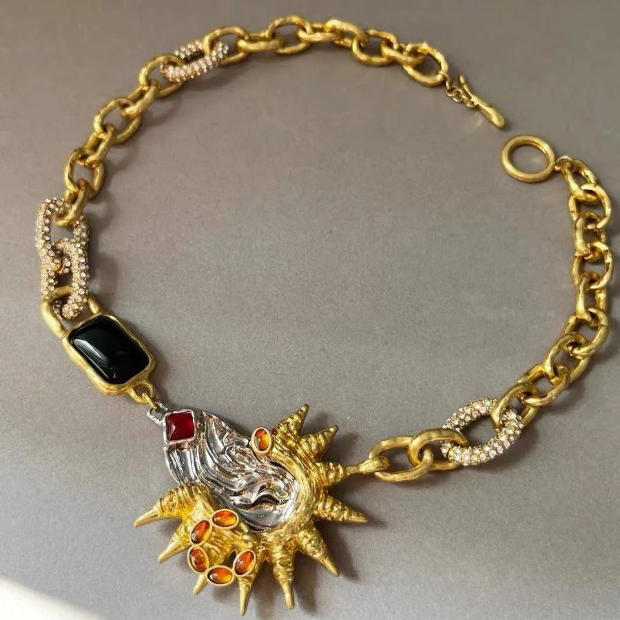 

Роскошное ожерелье в ретро-стиле с цепочкой на ключицу