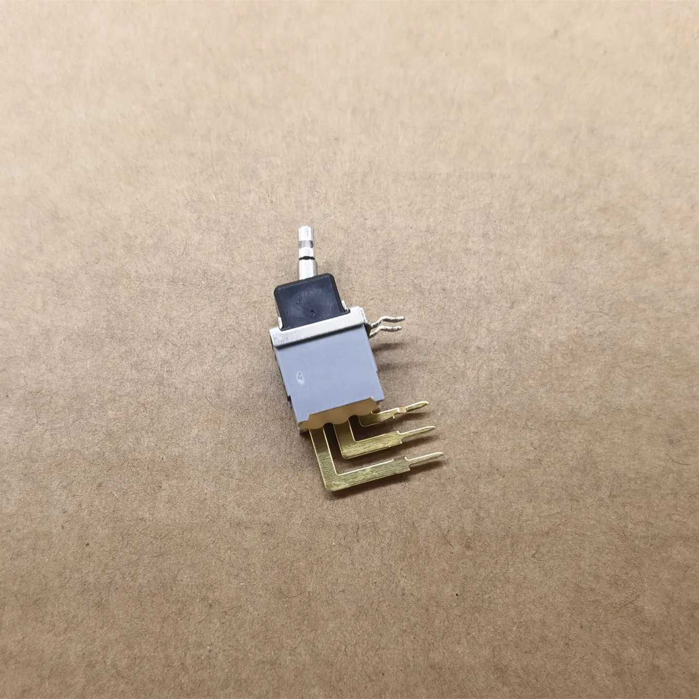Original New 100% ATE1D-7J3 2gear 3pin 90-degree bend foot toggle switch ATE1D