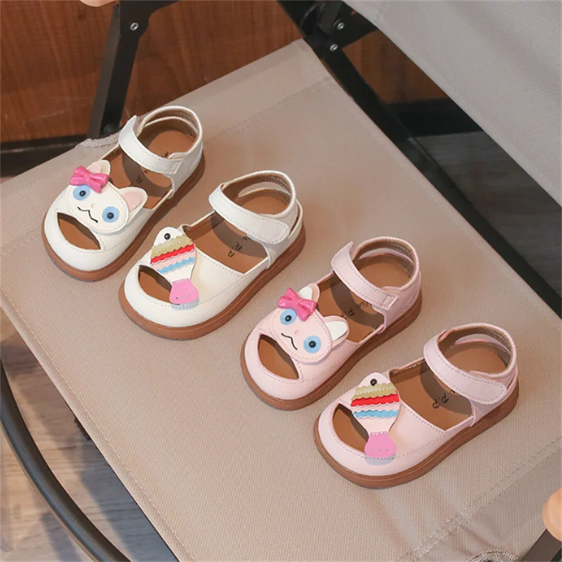 

Новые летние детские сандалии 2026 года для девочек, кожаные сандалии с вырезами, милые детские сандалии на мягкой подошве, модная обувь для малышей, размеры EU21-30