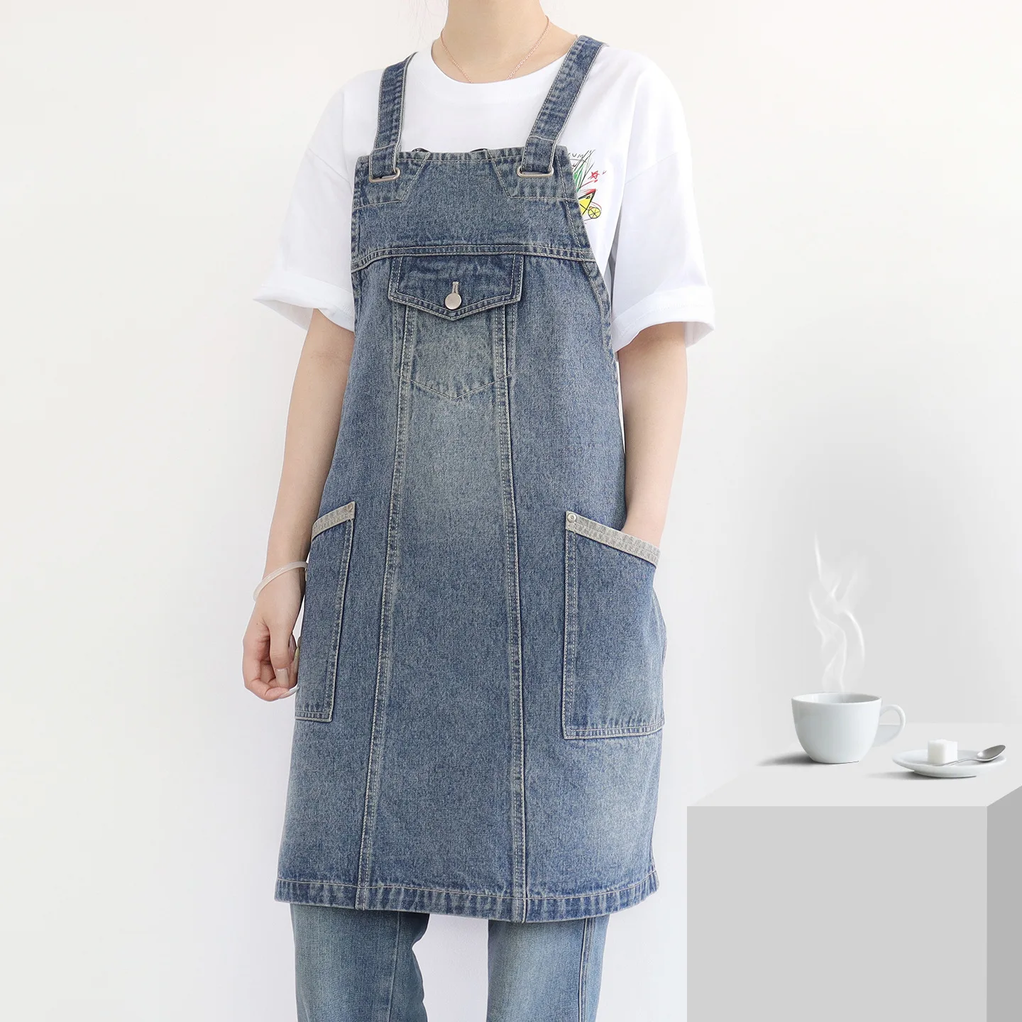 

Fashionable Washed Denim Apron, new Waist Hugging Coffee Milk Tea Flower Shop Work Clothes, Dirt Resistant and Waterproof Apron,