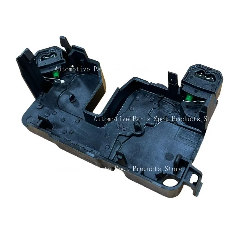 

Подходит для переключателя блокировки капота Mercedes Benz A-class/B-class/EQA 1779059900.