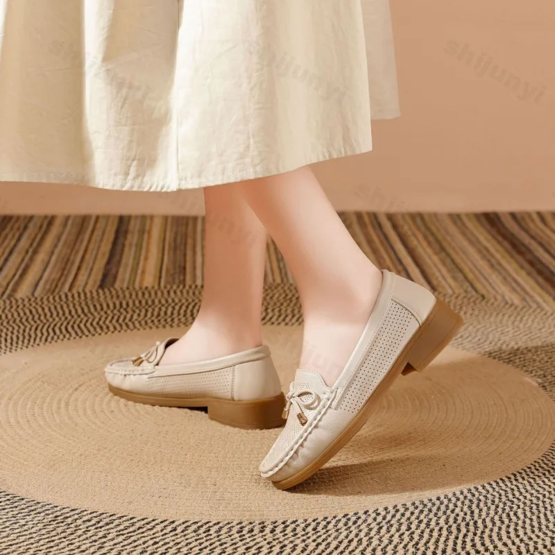 Wiosenne letnie buty damskie Miękkie podeszwy Lekkie mokasyny Wydrążone oddychające płaskie buty damskie Antypoślizgowe wygodne buty na co dzień