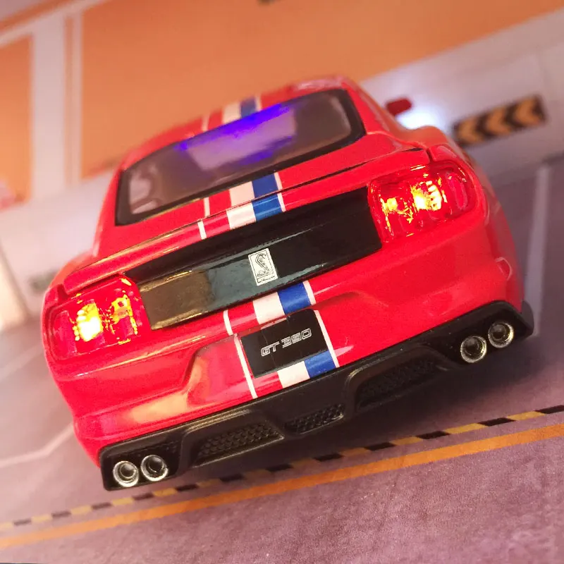 

1:32 Ford Shelby GT350 alloy car model doors and the front hood and trunk door can be opened rich in details, finely crafted