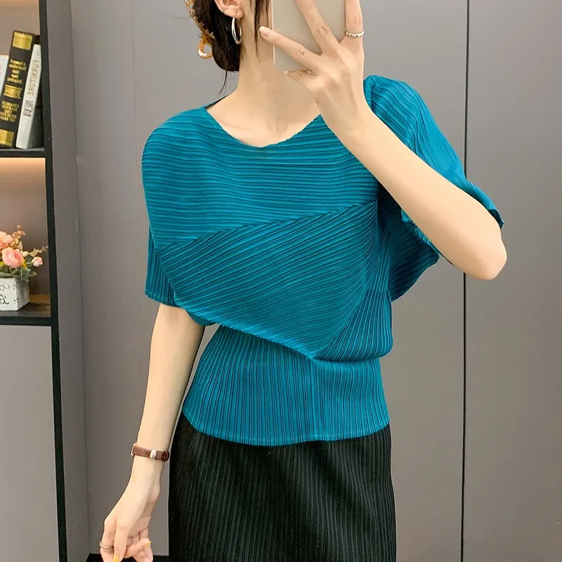 

Miyake Pleated Design Sense T-shirt Asymmetric 2025 New Fashion Loose Round Neck Handmade Pleated Tops Female Women Clothing