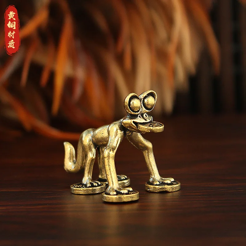 Money Figurine: A Brass Frog with Large Eyes Stepping on Coins, a Desktop Ornament for Attracting Wealth and Fortune,