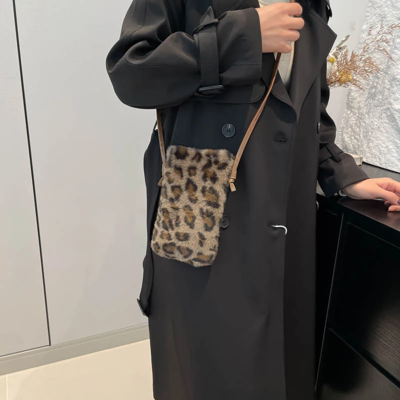 Mode Frauen Kuh Druck Mini Schulter Taschen Weibliche Winter Plüsch Unterarm Taschen Leopard Zebra Muster Flauschigen Tragetaschen Kleine Geldbörsen – Detail 13