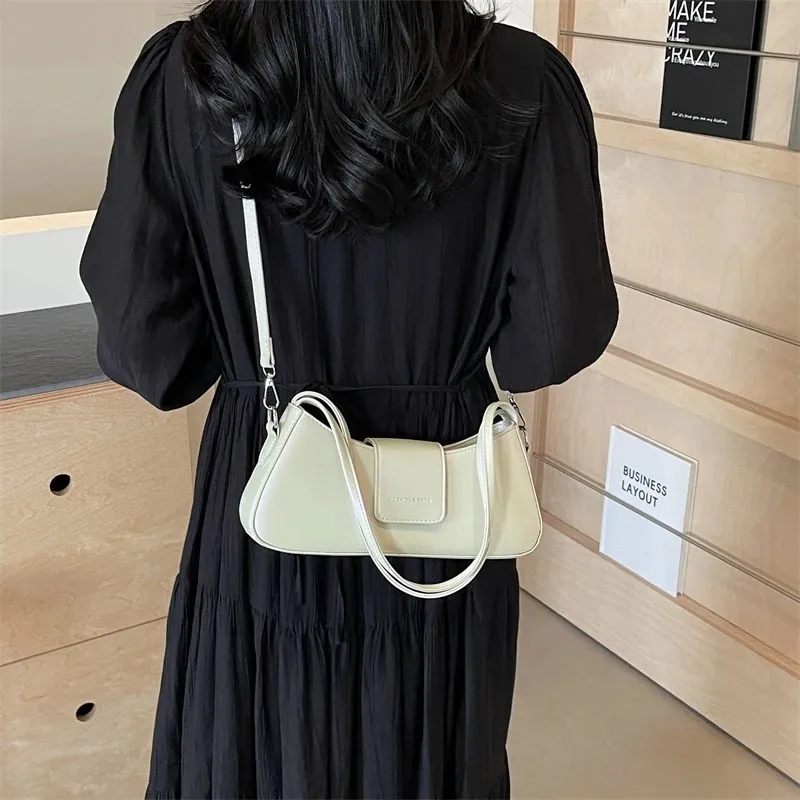 Borsa a tracolla di lusso di moda donna 2024 nuova borsa semplice in pelle PU tinta unita Lady Casual Vintage nero bianco borse ascellari