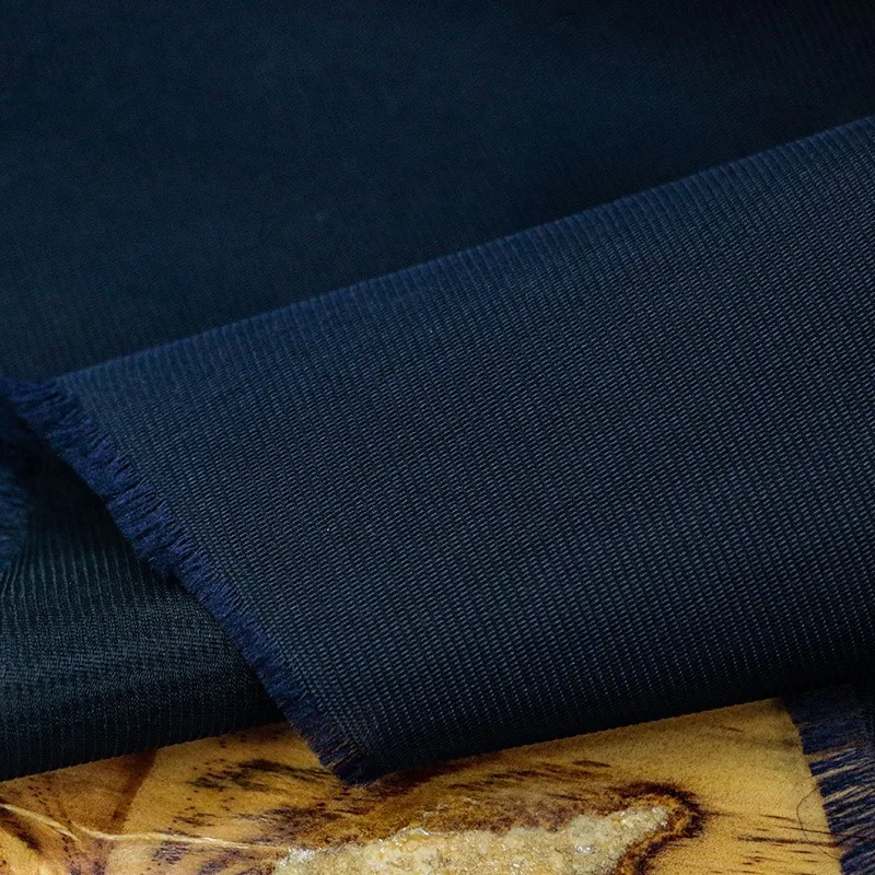 New Chinese-style clothing is made of silk and linen blended hollowed-out fabric featuring a niche design