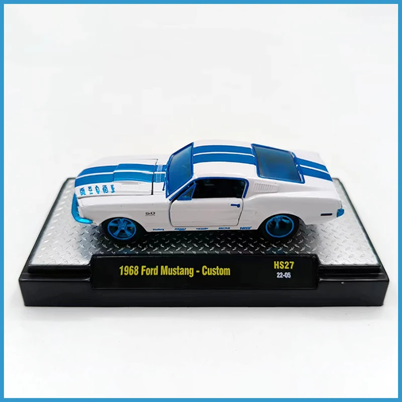 Diecast M2 escala 1:64 1968 Ford Mustang modelo de coche de aleación personalizado colección estática decorado regalos de vacaciones Juguetes