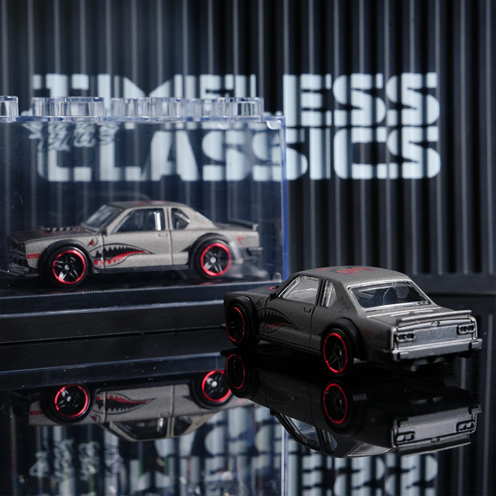 Auto in Metallo Pressofuso con Motivo Squalo - Scala 1:64, Modello da Corsa, Veicolo Giocattolo a Retrocarica, da Collezione per Appassionati di Auto e Bambini