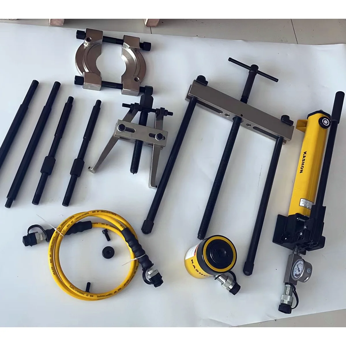 

Equivalent 20 Tons BHP-261G Hydraulic Cross Bearing Puller Set