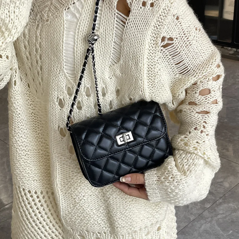 

Дизайнерская маленькая квадратная сумка, новинка лета 2024 года для нее, мягкая золотая сумка через плечо с шариковой цепочкой, мини-сумка на плечо, шикарный чехол для телефона ​