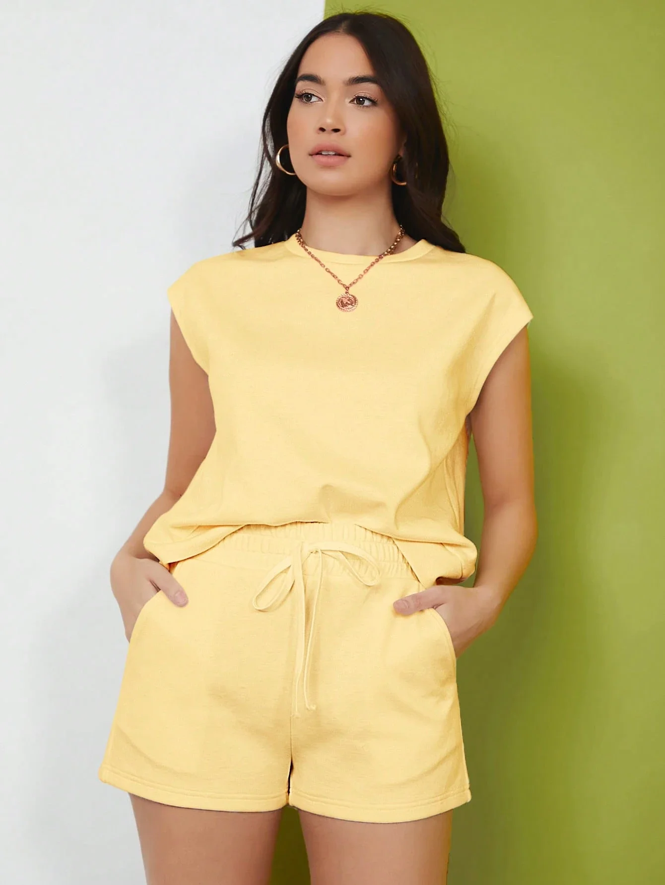 

Solid Batwing Sleeve Top And Drawstring Waist Shorts Set