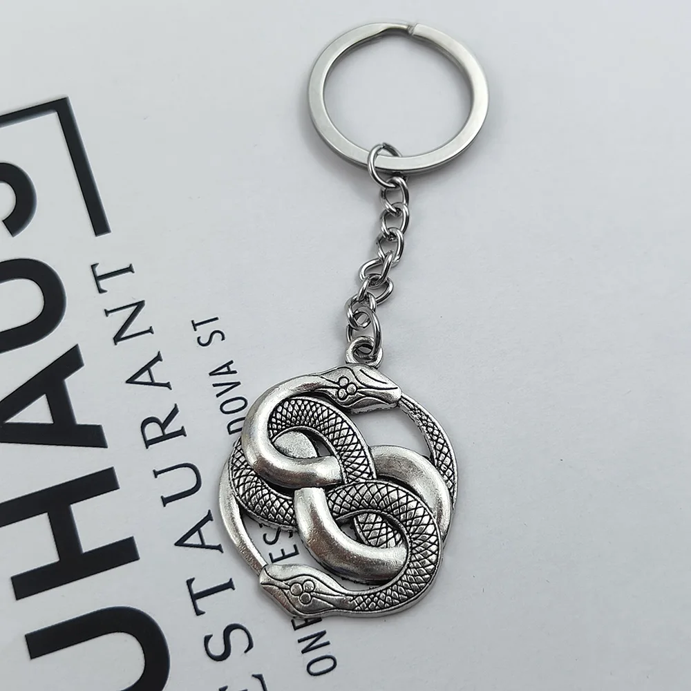 Gothic Men\'s Stainless Steel Keychain Polished Snake Texture Pattern Pendant Key Chain for Neutral Car Keyring Jewelry Gifts