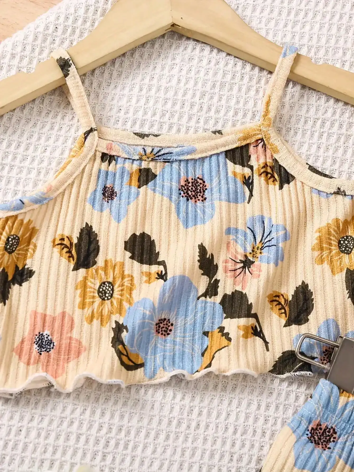 Süßes Sommer-Set für Mädchen: Kurzärmeliges Top und Shorts, Liebliches Alltags- und Reiseoutfit für Kinder – Detail 5