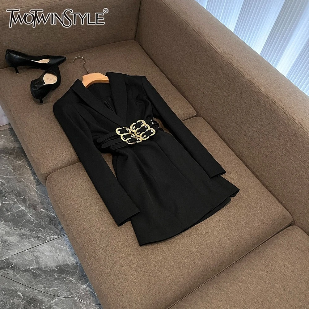 

TWOTWINSTYLE утягивающие дизайнерские куртки для женщин с лацканами и длинными рукавами, повседневные однотонные пиджаки с поясом, женский стиль KJA533342