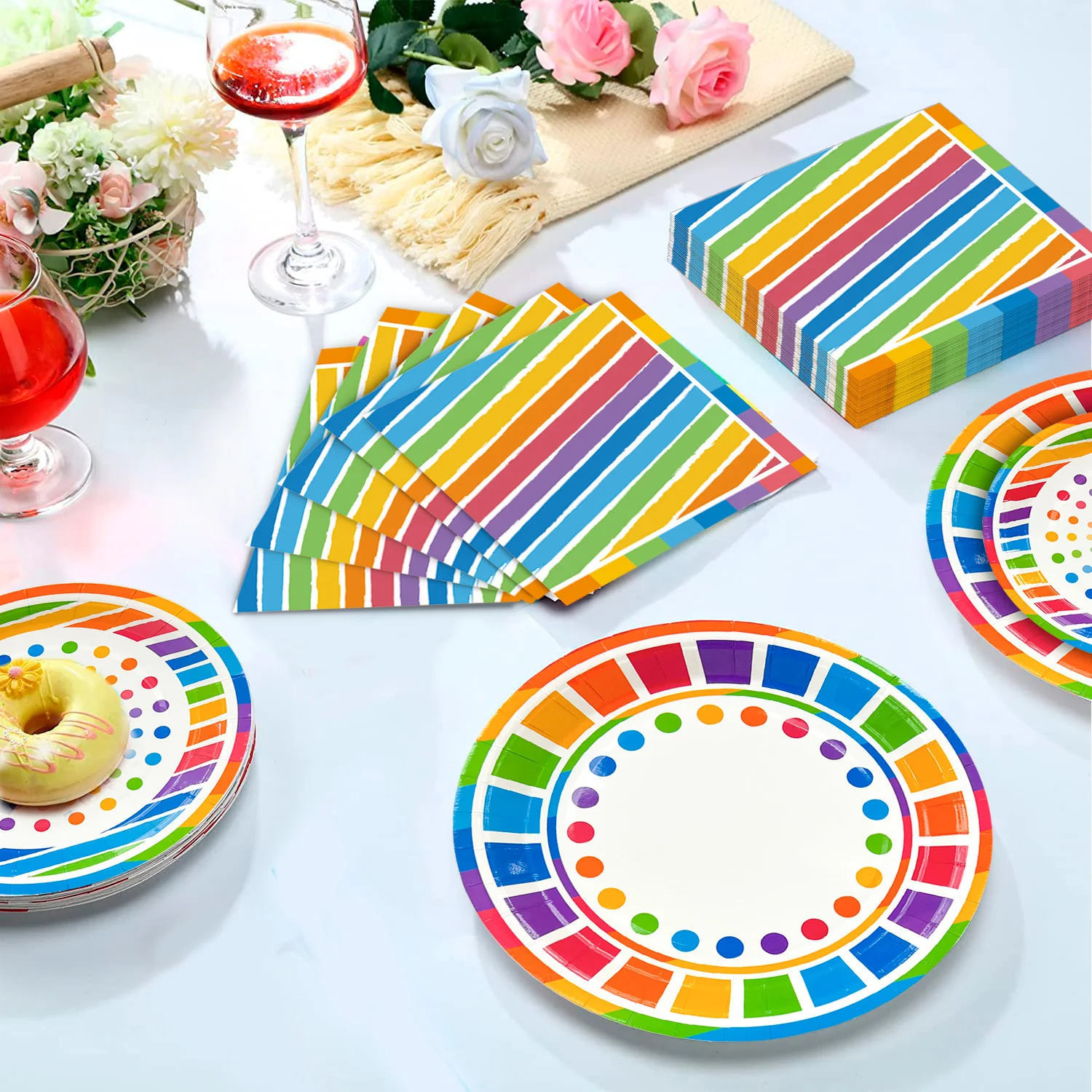94個のレインボーパーティーデコレーション＆レインボーパーティープレート、ナプキン、カップ、レインボー誕生日バルーン、バナーなど、レインボーをテーマにしたパーティー用品
