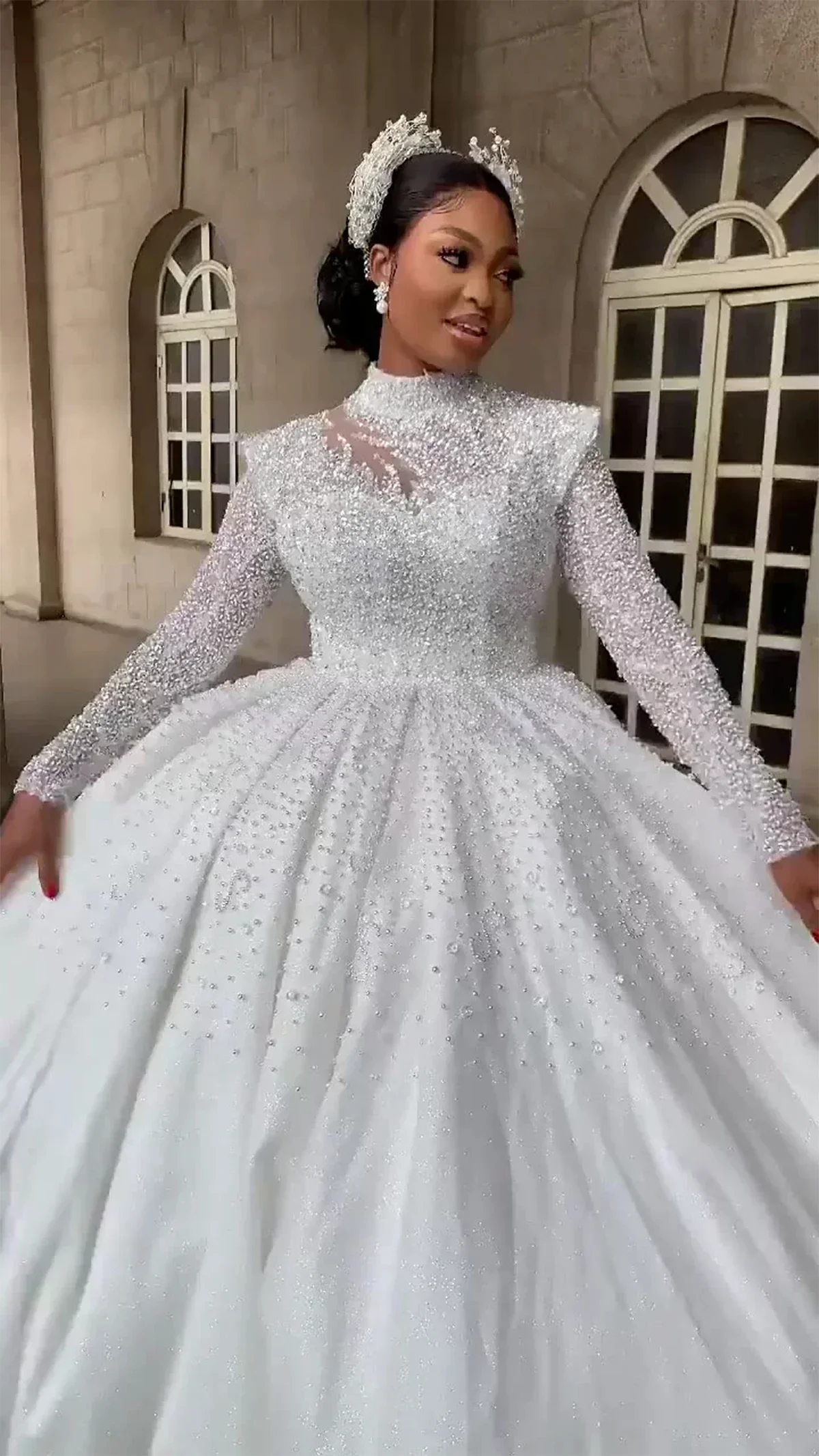 تخصيص الرقبة العالية بلورات كاملة الخرز Ballgown منتفخ فستان الزفاف الوهم طويلة الأكمام الفاخرة ثوب الزفاف الأفريقي