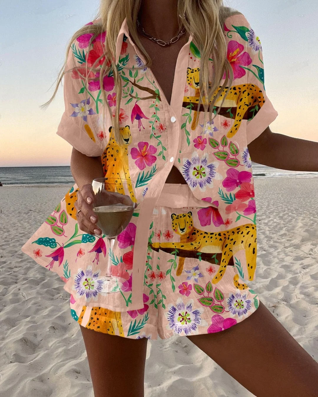 

Women's Summer Print Beach Holiday Two-Piece Set Fashion Short Sleeve Buttoned Shirt with Wide Leg Shorts Casual Outfit
