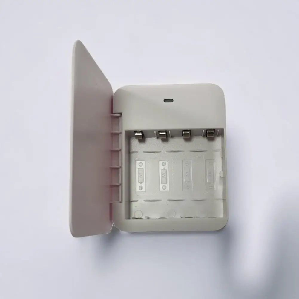 حافظة باور بانك محمولة USB 4 بطارية AA شاحن طوارئ خارجي مع شاحن طوارئ باور بانك بإضاءة LED