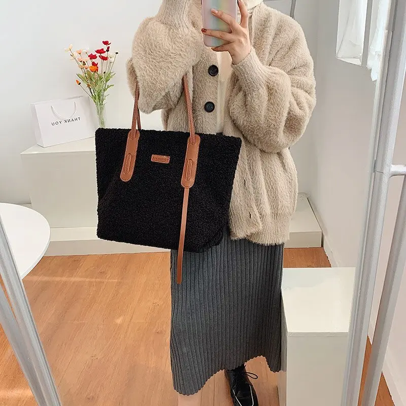 Fashionable Lambswool Plush Shoulder Bag Women Designer Faux Fur Large Capacity Handbags Woman Winter Fluffy Shopping Tote Purse