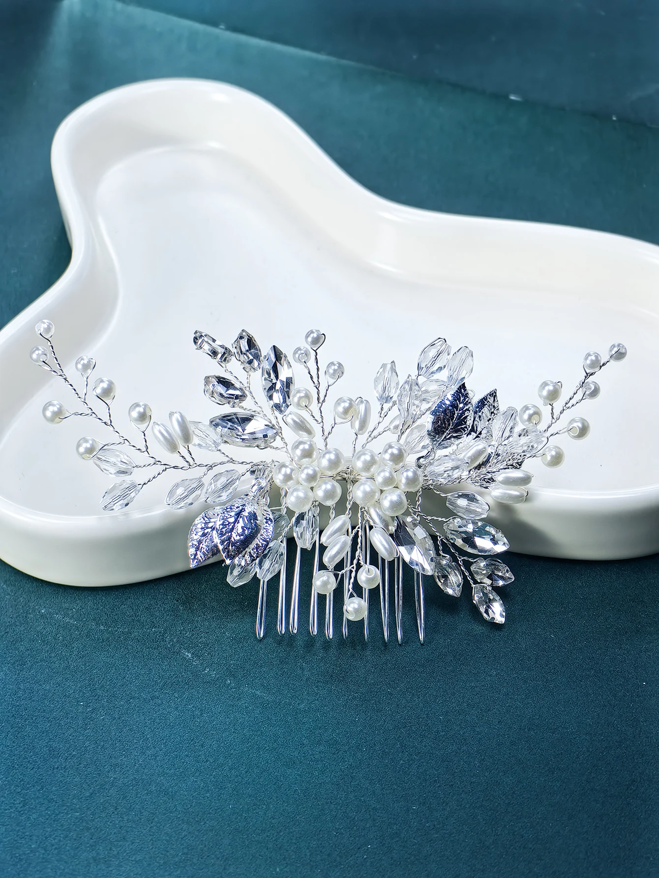 Pearl Wedding Hair Comb Silver Rhinestone Bridal Hair Piece Flower Crystal Hair Accessories for Women and Girls