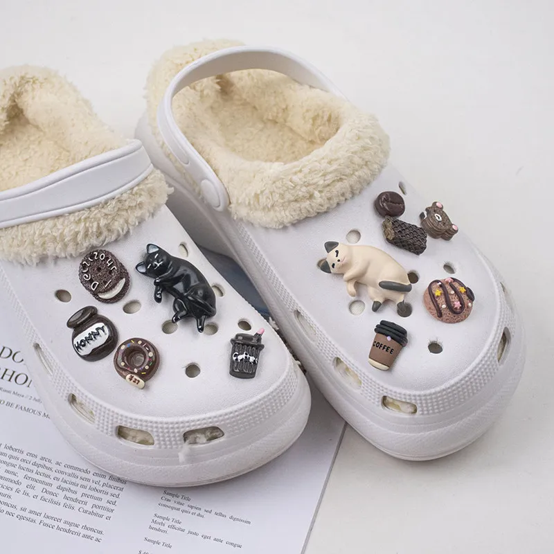 2024 New Cute 3D Cats Shoe Charms Designer DIY Stereo Shoe Decoration Clogs Hello Kids Women Girls Gifts Charm for Jibb