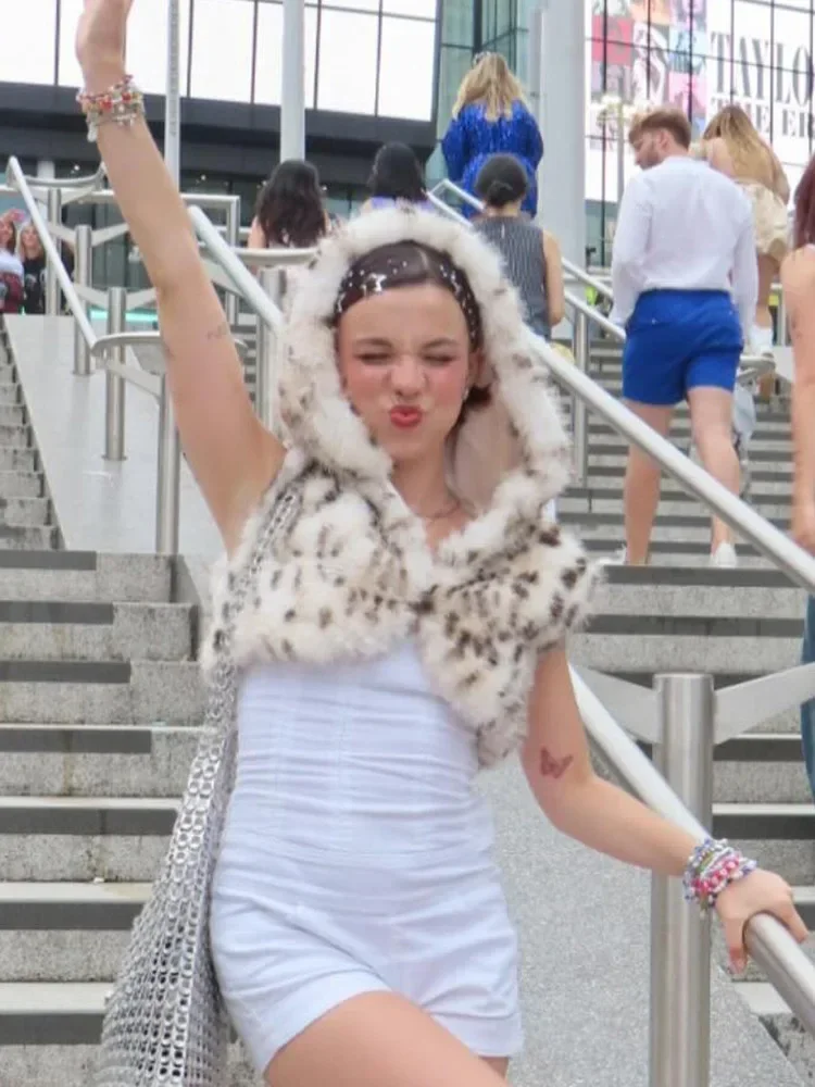 قطيفة ليوبارد مطبوعة مقنعين قطع علوية بدون أكمام ملابس نسائية شتوية بدون أكمام معطف صغير غير رسمي 2024 الشتاء Y2K الزي