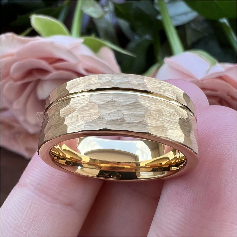 8 mm Eheringe aus Wolframkarbid für Männer und Frauen, Verlobung, Modeschmuck, gehämmerter, versetzter, gerillter, gebürsteter Finish, bequeme Passform – Detail 16