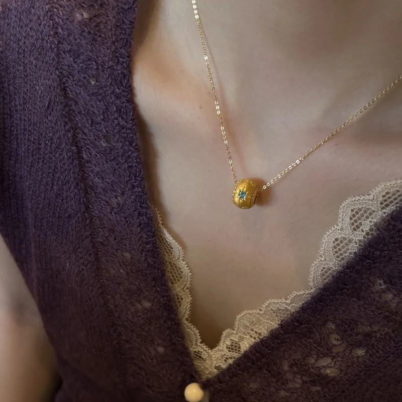 

Retro Light Luxury Gold Brushed Point Diamond Star Light Transfer Bead Necklace Female Niche Design Exquisite High-end Clavicle