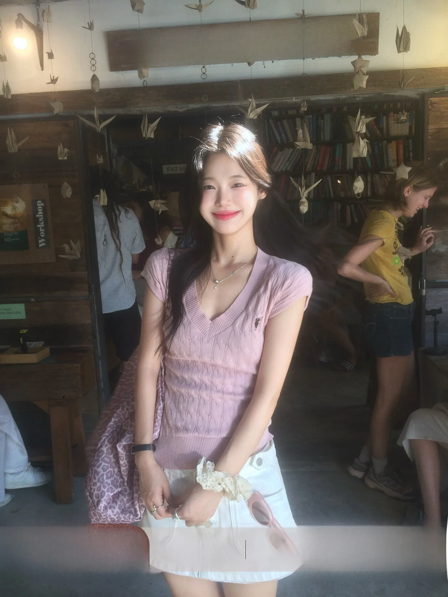 

Розовая вязаная футболка с V-образным вырезом для женщин, весна-лето, модная прямая трикотажная модель для девушек, повседневный стиль