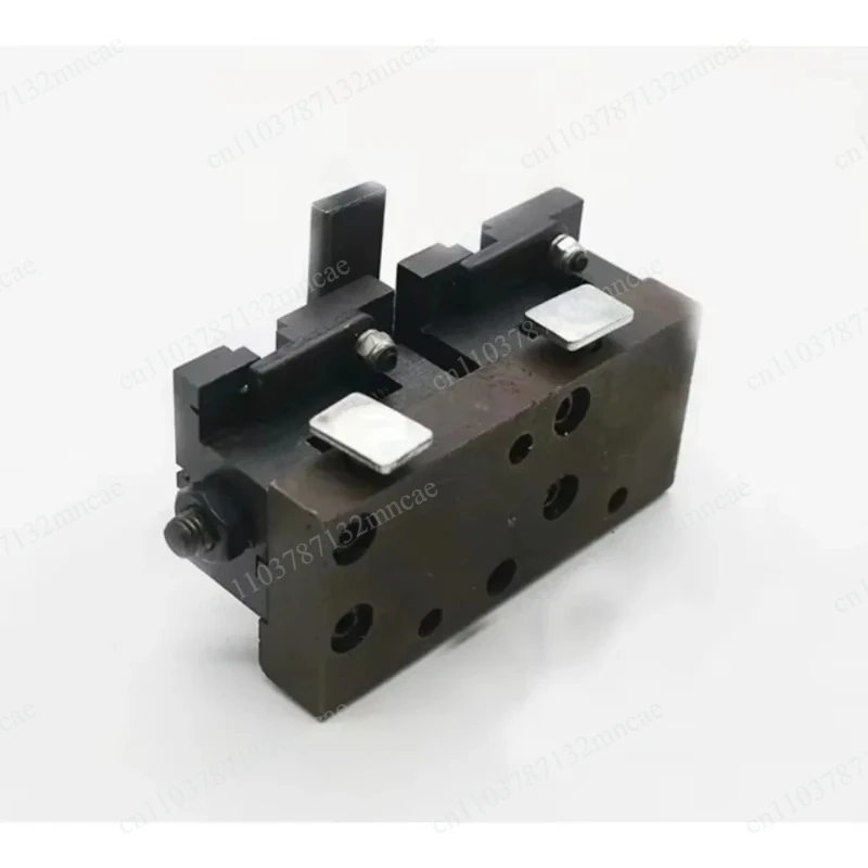1PC Universal Chucking Tools for 998C 339C Vertical Key Copy Duplicate Machine Clamp Locksmith Tools Key Machine Parts