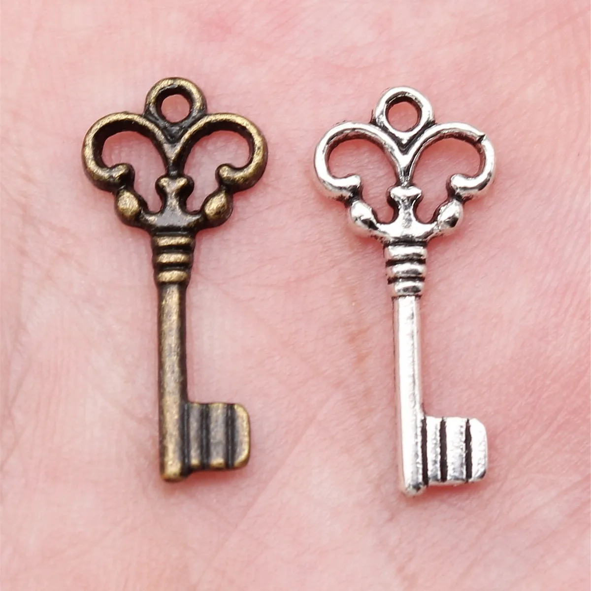 WYSIWYG 40 pièces 21x10mm 2 couleurs, couleur bronze antique, couleur argent antique, breloques clés pour la fabrication de bijoux DIY