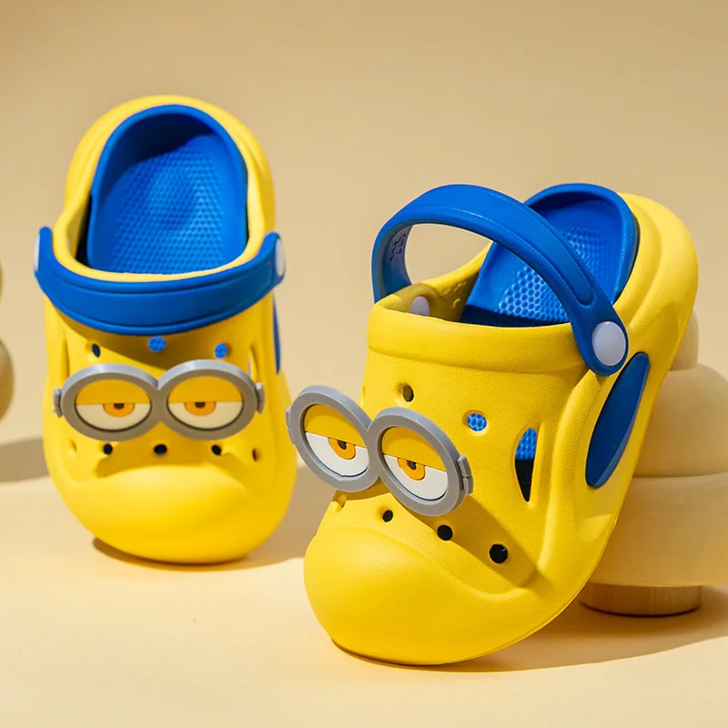 Kawaii Children Minions Slipper Anime Waterproof Summer Slippers Outdoor Beach Holey Shoes Sandals Kid Flip Flops Boy Girl Gift