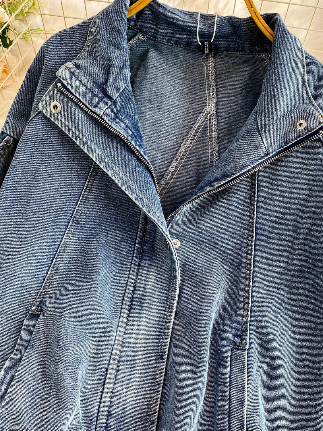Retro Fashionable Versatile Zipper Collar Denim Jacket Women's Loose Slimming Top Casual Commute Style Long Sleeve Pure Color