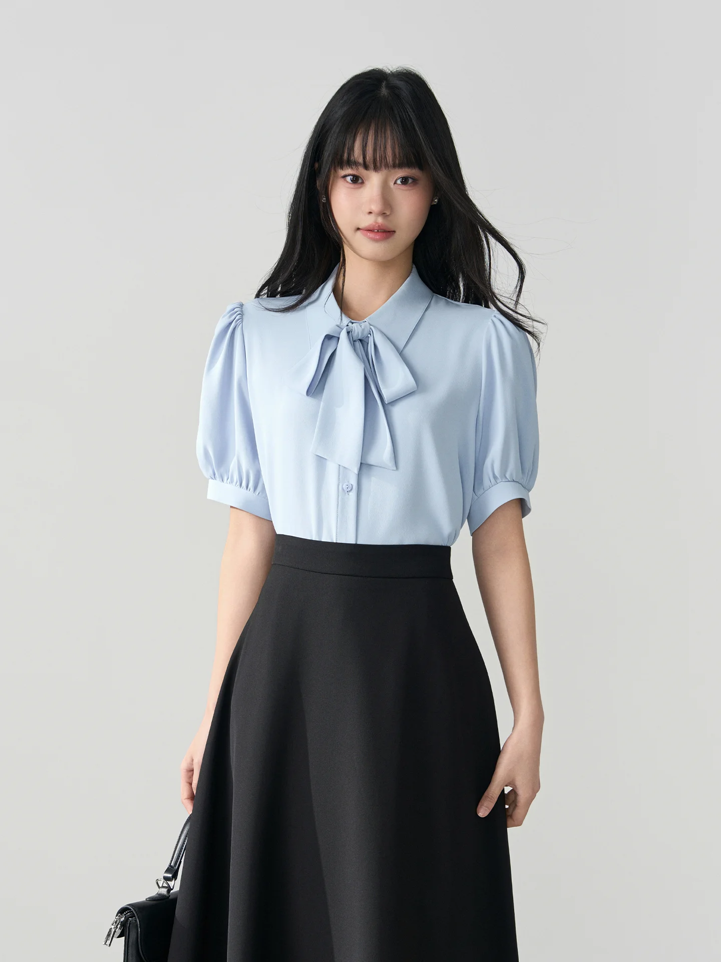 

Женская рубашка Miss Bird из светло-голубого шифона с коротким рукавом, весенне-летняя, для официальных мероприятий, собеседований, профессиональной работы и повседневной носки K...