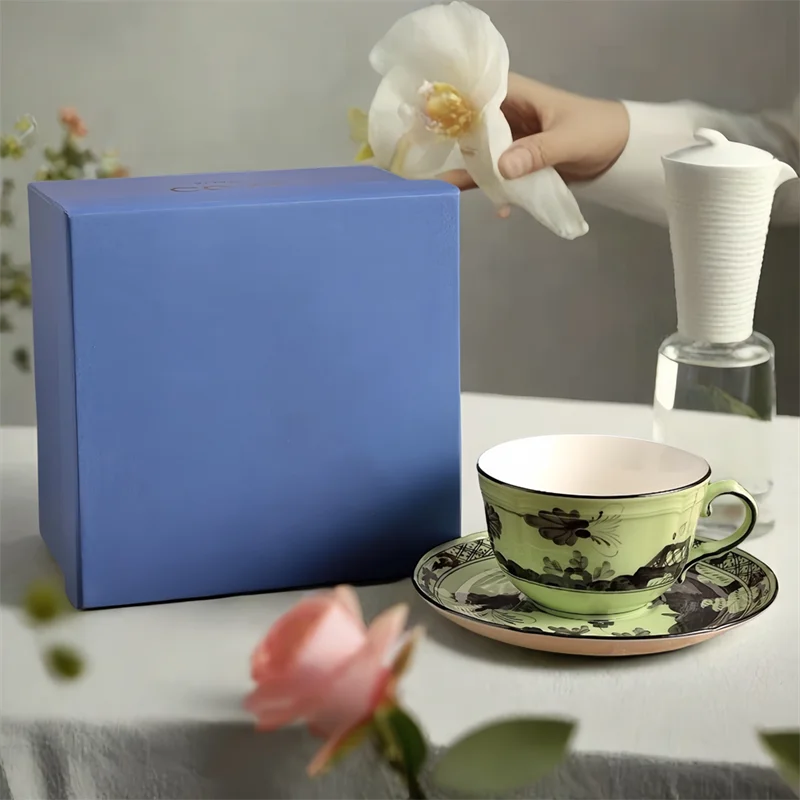 High-end Oosterse Serie Koffiekop en Schotel Keramische Mok Roze Geel Blauw Groen Bedrukte Borden Theekop Set Geschenkdoos Souvenir