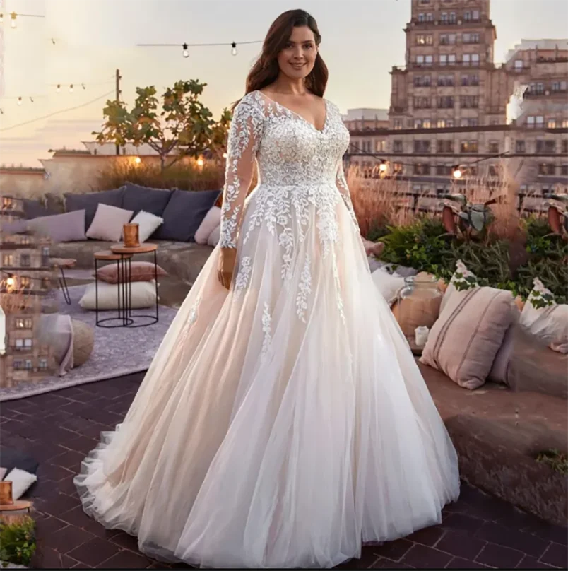 

Plus Size V-Neck A Line Wedding Dresses Long Sleeves Fall Country Bridal Gowns Lace Appliques Top Ivory Tulle Bride Wear Floor L