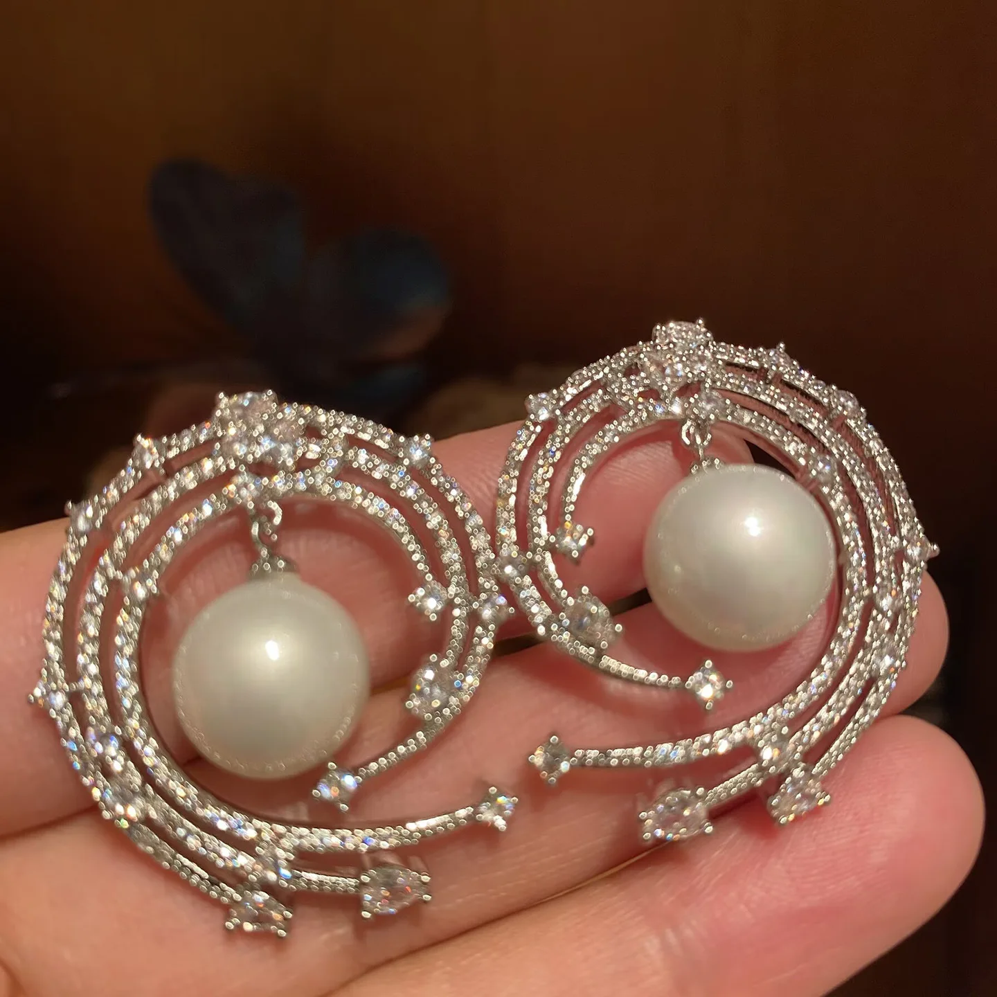 

Женские многослойные серьги-кольца S925 с жемчугом в форме капли 2026