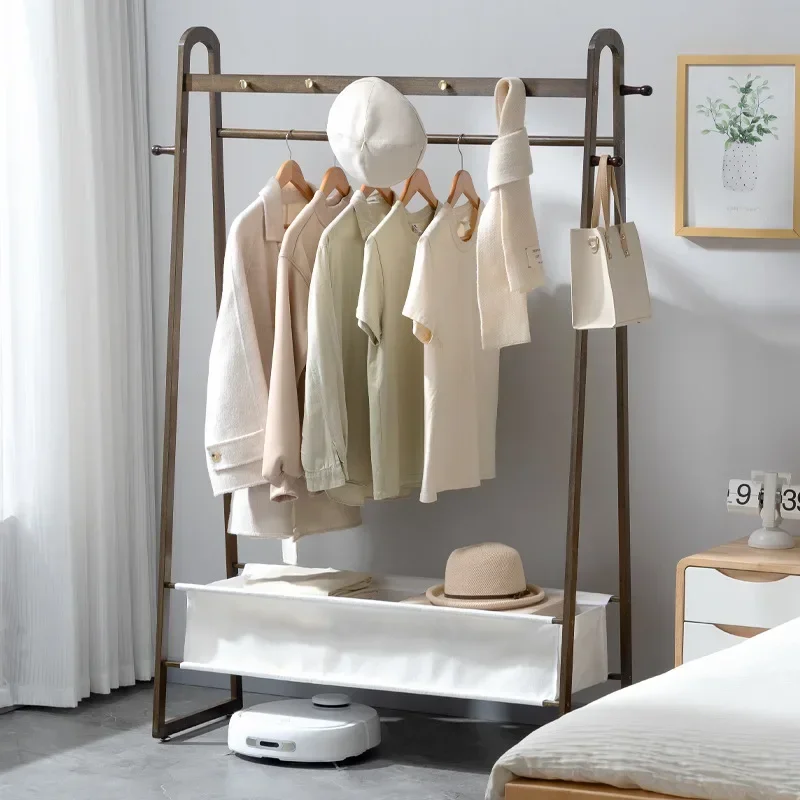 Hanging clothes shelves are placed at the end of the bedroom bed, and clothes artifacts are placed at night