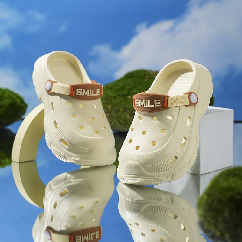A pair of cool and breathable children's summer sandals with perforated design. Comfortable to wear. AL-61821 6
